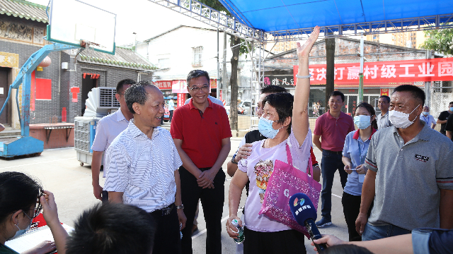 2020.07.11郭文海书记到黄岗二组表决现场调研_副本.jpg